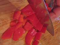 給甜椒去核和播種