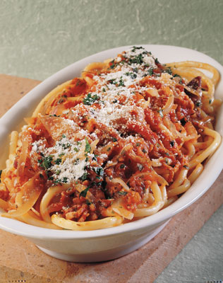 布卡蒂尼配番茄、洋蔥和煙肉