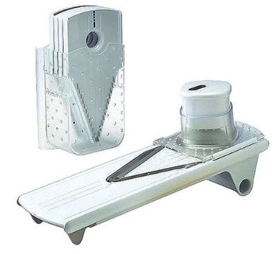 如何使用曼陀林切片蔬菜