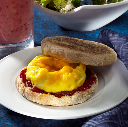平腹飲食：微波爐雞蛋三明治